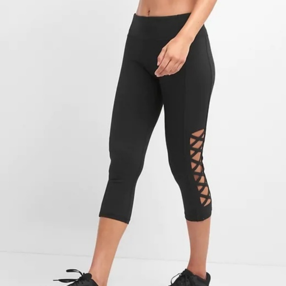 Gap GFast High Rise Blackout Cutout Capris size SP - Picture 3 of 6